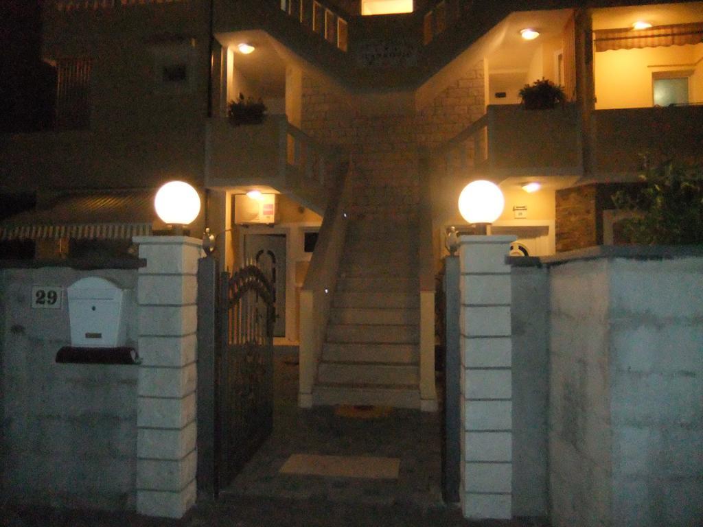 Apartments Ivankovic Stari Grad  Extérieur photo